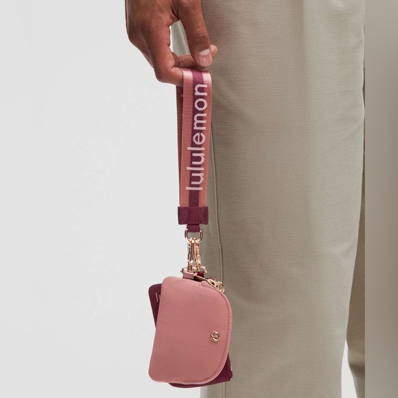 31 🆕✨ Lululemon Dual Pouch Wristlet Wordmark - Garnet Spiced Chai - Picture 1 of 7